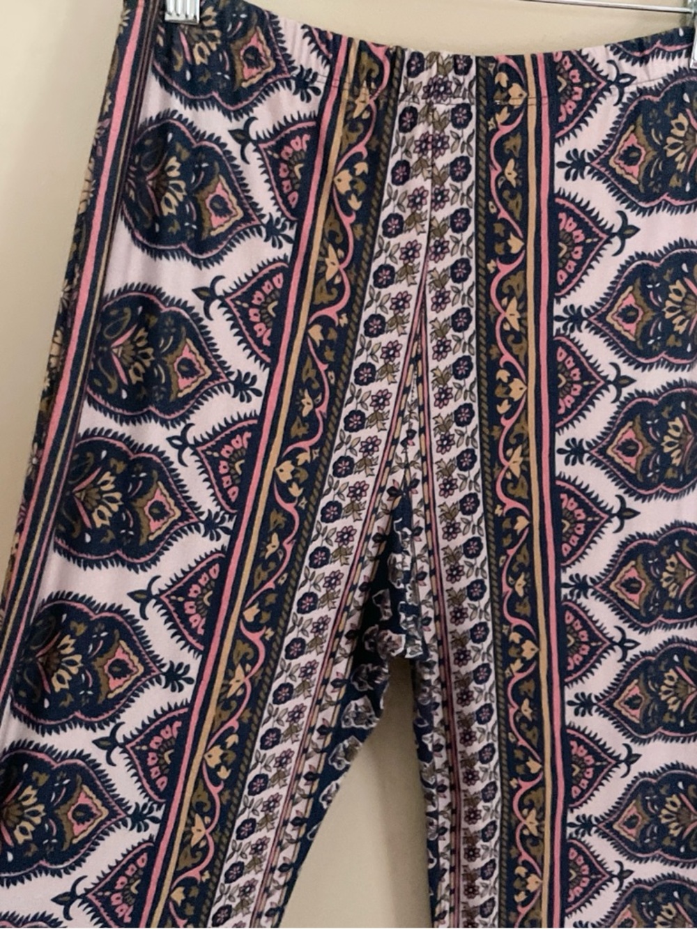 Novella Royale | Janis Bells in Rare Print w/ 32” inseam ♥ Like new!